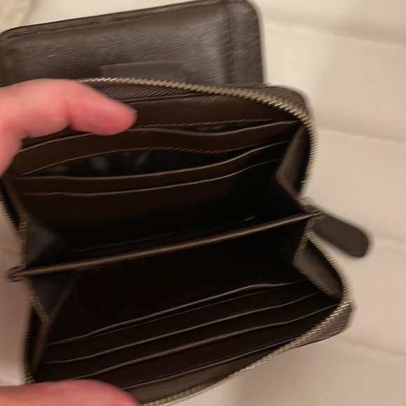 Coach signature wallet with zippered coin /card compartment - Picture 6 of 10